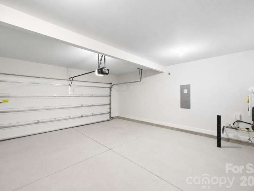 5015 Whispy Vines Lane, Huntersville, NC 28078.  MLS# CAR4396777, YatesRealty ID 32976. 