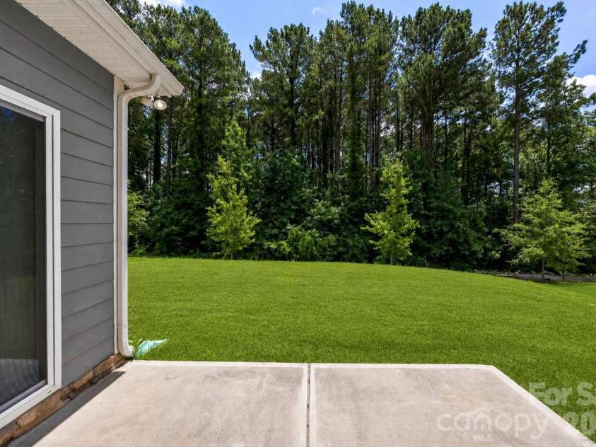 5015 Whispy Vines Lane, Huntersville, NC 28078.  MLS# CAR4396777, YatesRealty ID 32976. 