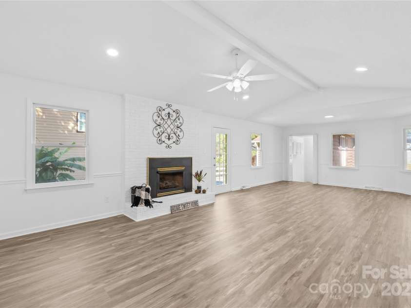 700 Chestnut Lane, Matthews, NC 28104.  MLS# CAR4314630, YatesRealty ID 32976. 