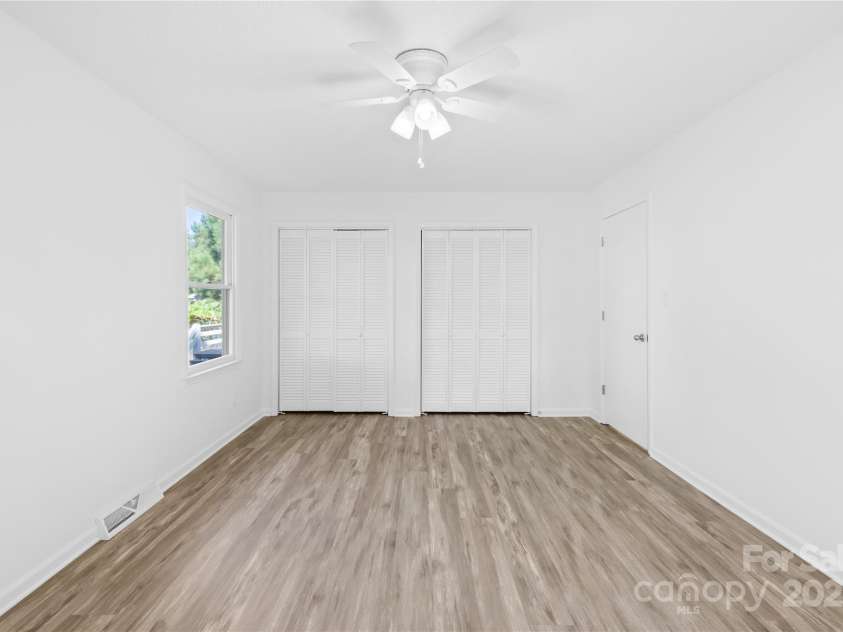 700 Chestnut Lane, Matthews, NC 28104.  MLS# CAR4314630, YatesRealty ID 32976. 