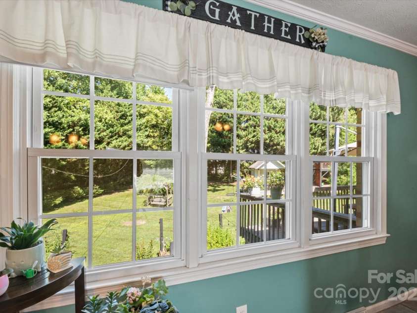 441 Hillcrest Circle, Hendersonville, NC 28792.  MLS# CAR4284330, YatesRealty ID 32977. 