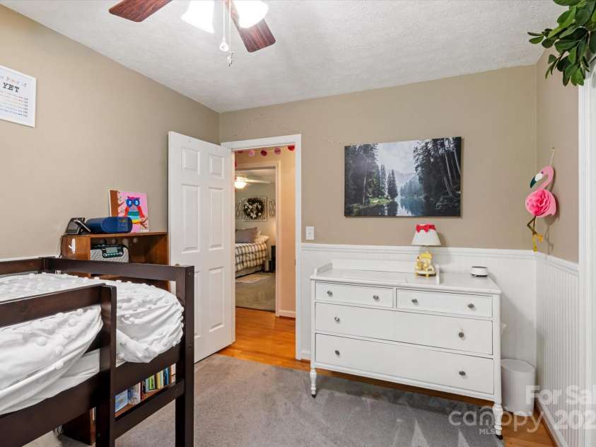 441 Hillcrest Circle, Hendersonville, NC 28792.  MLS# CAR4284330, YatesRealty ID 32977. 