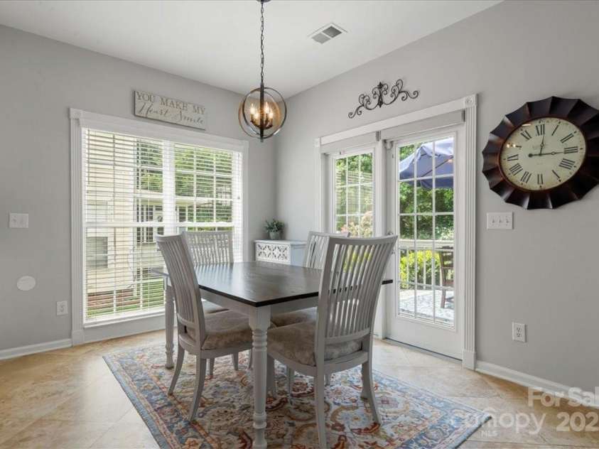 16101 Hollingbourne Road, Huntersville, NC 28078.  MLS# CAR4283282, YatesRealty ID 32979. Breakfast Nook