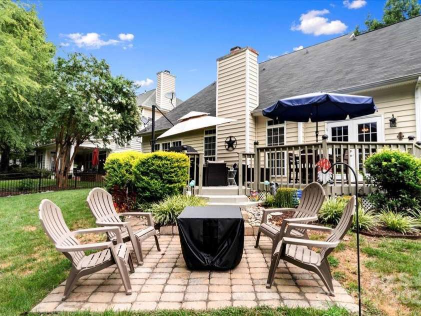 16101 Hollingbourne Road, Huntersville, NC 28078.  MLS# CAR4283282, YatesRealty ID 32979. Firepit area