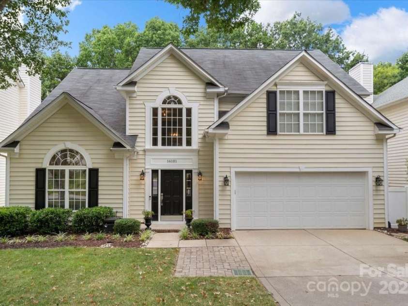 16101 Hollingbourne Road, Huntersville, NC 28078.  MLS# CAR4283282, YatesRealty ID 32979. Front of Home