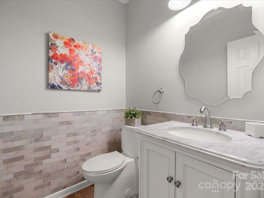 16101 Hollingbourne Road, Huntersville, NC 28078.  MLS# CAR4283282, YatesRealty ID 32979. Half bath on Main floor