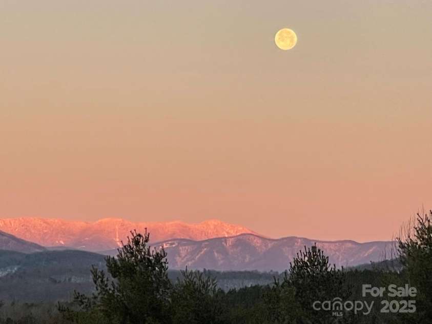 700 Bear Cliff Drive, Nebo, NC 28761.  MLS# CAR4304808, YatesRealty ID 3298. 