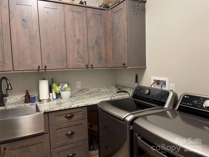 700 Bear Cliff Drive, Nebo, NC 28761.  MLS# CAR4304808, YatesRealty ID 3298. Laundry