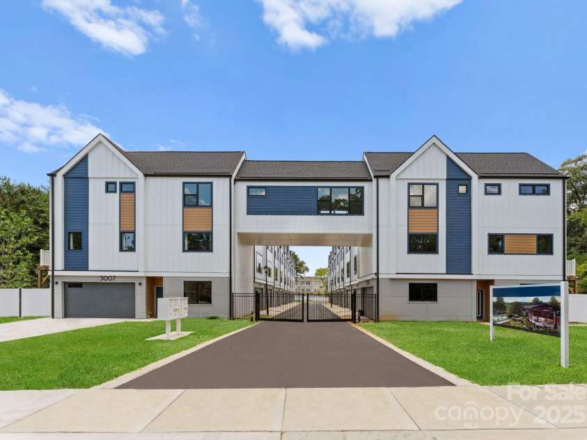 3027 Yada Lane, Charlotte, NC 28208.  MLS# CAR4239284, YatesRealty ID 32980. 