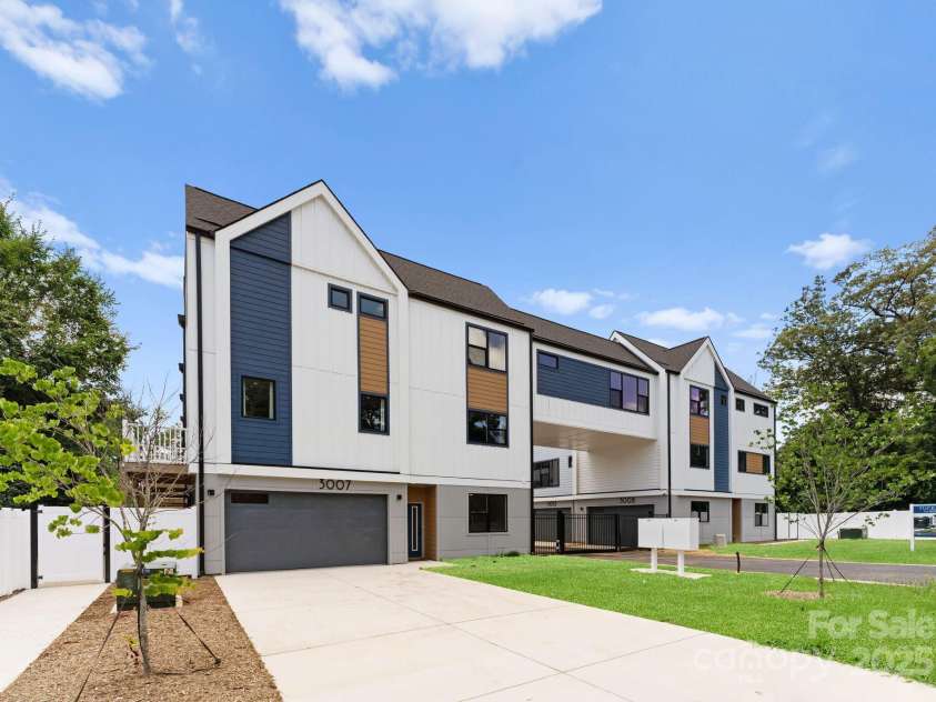 3027 Yada Lane, Charlotte, NC 28208.  MLS# CAR4239284, YatesRealty ID 32980. 