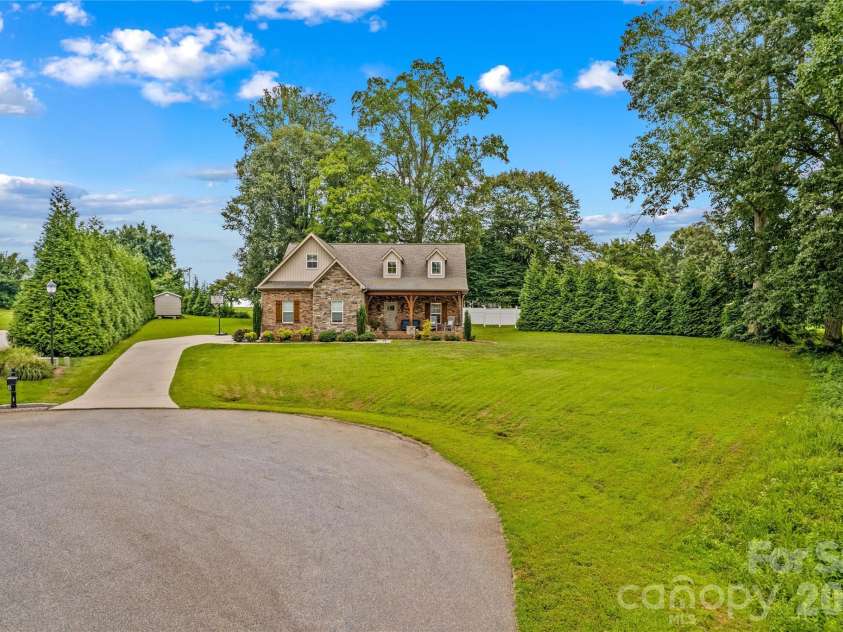 178 Nellwood Court, Mocksville, NC 27028.  MLS# CAR4301182, YatesRealty ID 32981. 