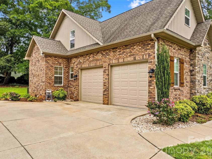 178 Nellwood Court, Mocksville, NC 27028.  MLS# CAR4301182, YatesRealty ID 32981. 