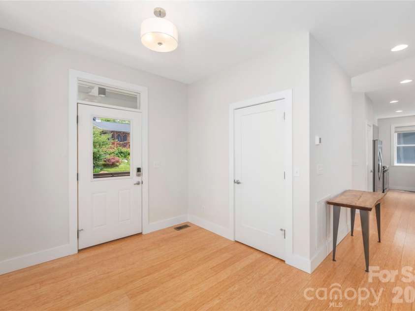 39 Hubbard Avenue, Asheville, NC 28806.  MLS# CAR4391482, YatesRealty ID 32983. 