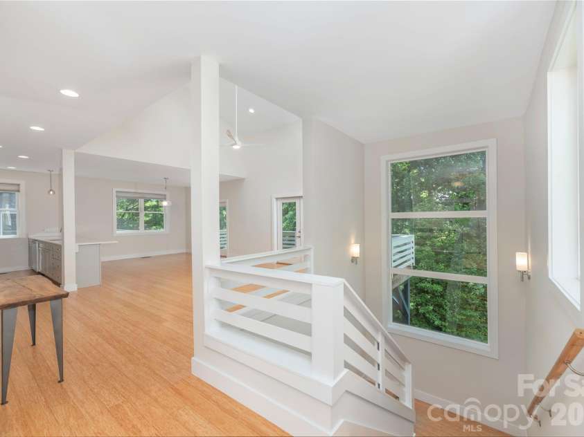 39 Hubbard Avenue, Asheville, NC 28806.  MLS# CAR4391482, YatesRealty ID 32983. 