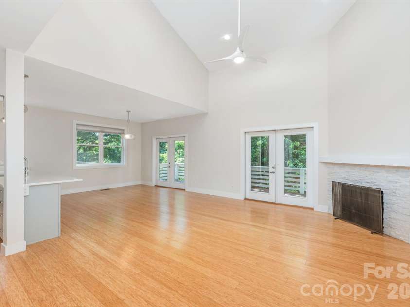 39 Hubbard Avenue, Asheville, NC 28806.  MLS# CAR4391482, YatesRealty ID 32983. 
