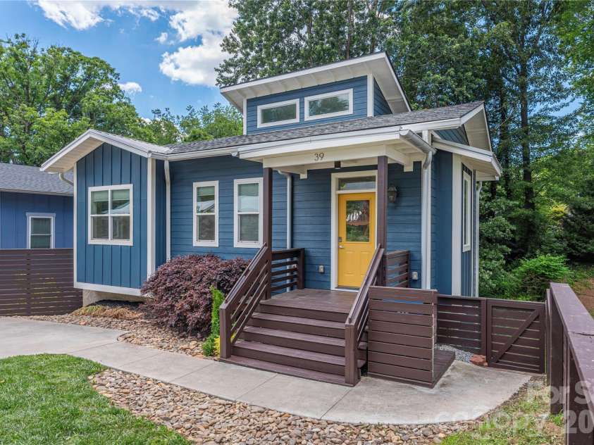39 Hubbard Avenue, Asheville, NC 28806.  MLS# CAR4391482, YatesRealty ID 32983. 