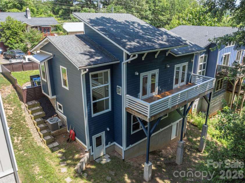 39 Hubbard Avenue, Asheville, NC 28806.  MLS# CAR4391482, YatesRealty ID 32983. 