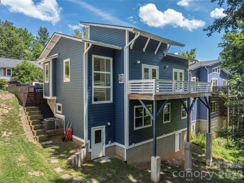39 Hubbard Avenue, Asheville, NC 28806.  MLS# CAR4391482, YatesRealty ID 32983. 