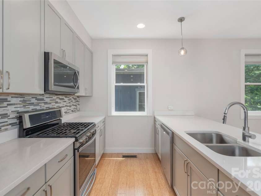 39 Hubbard Avenue, Asheville, NC 28806.  MLS# CAR4391482, YatesRealty ID 32983. Modern and light-filled kitchen.