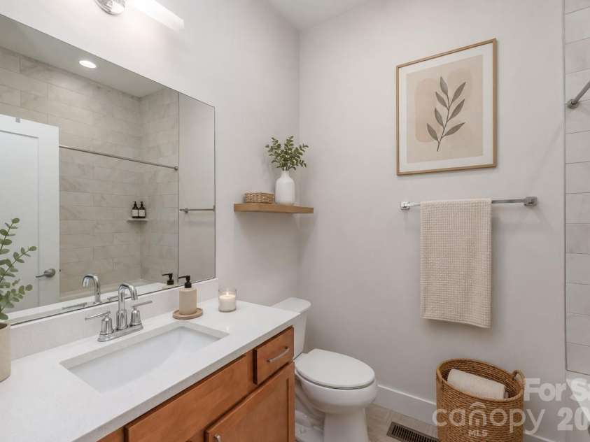 39 Hubbard Avenue, Asheville, NC 28806.  MLS# CAR4391482, YatesRealty ID 32983. Virtually staged bathroom #2.