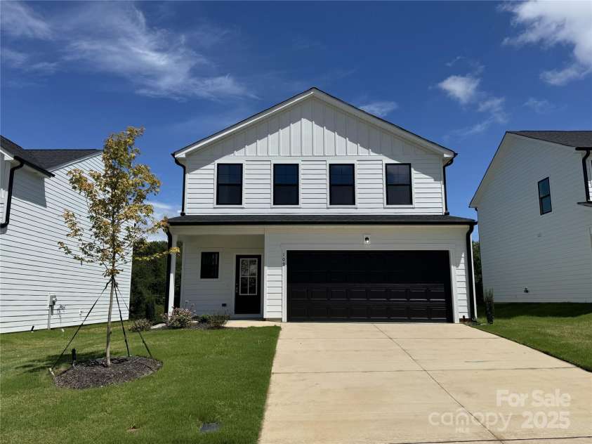 109 Silverwood Court, Mooresville, NC 28115.  MLS# CAR4279201, YatesRealty ID 32984. 109 Front Exterior