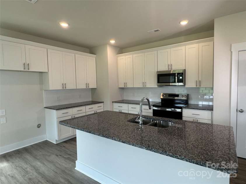 109 Silverwood Court, Mooresville, NC 28115.  MLS# CAR4279201, YatesRealty ID 32984. Kitchen