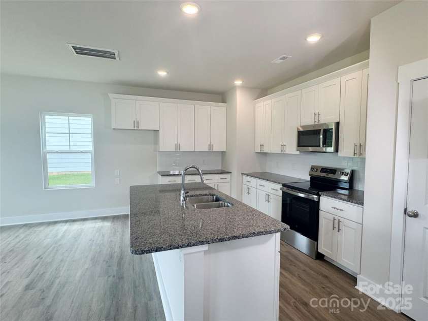 109 Silverwood Court, Mooresville, NC 28115.  MLS# CAR4279201, YatesRealty ID 32984. Kitchen