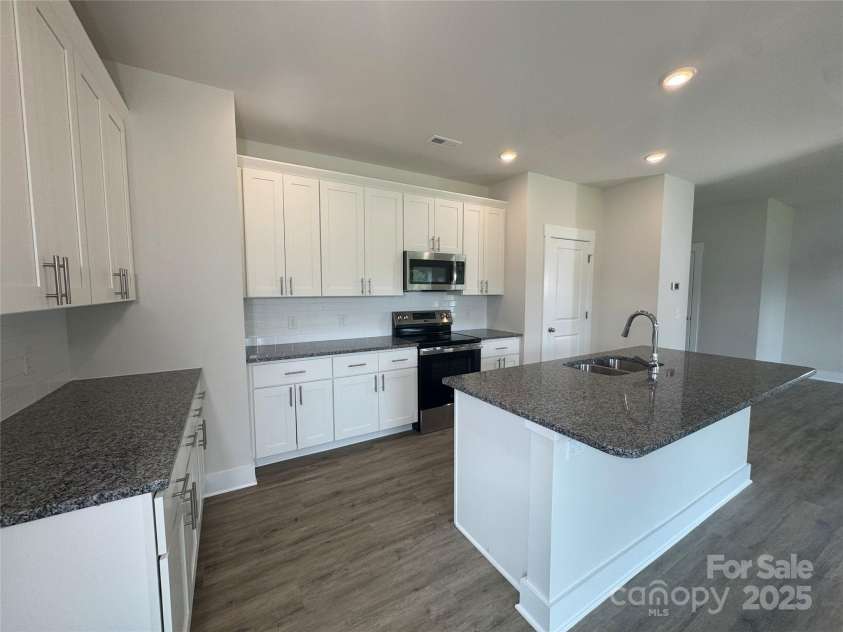 109 Silverwood Court, Mooresville, NC 28115.  MLS# CAR4279201, YatesRealty ID 32984. Kitchen