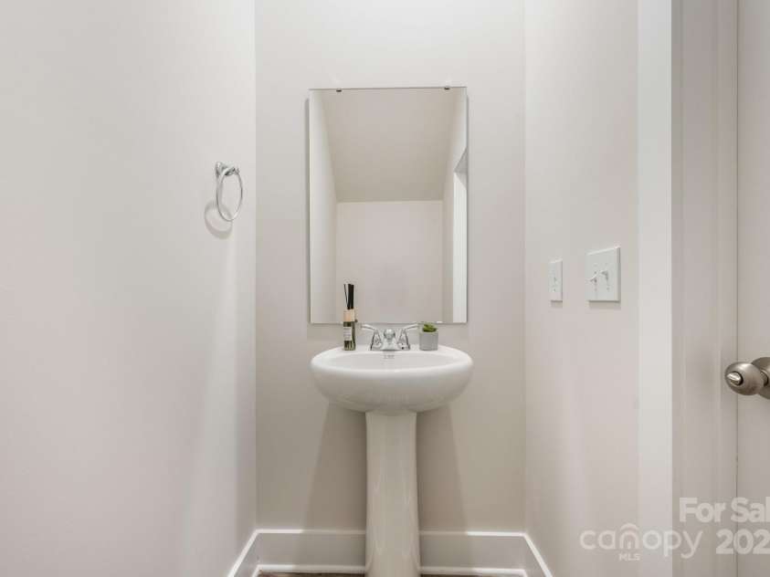 109 Silverwood Court, Mooresville, NC 28115.  MLS# CAR4320081, YatesRealty ID 32984. Half Bath