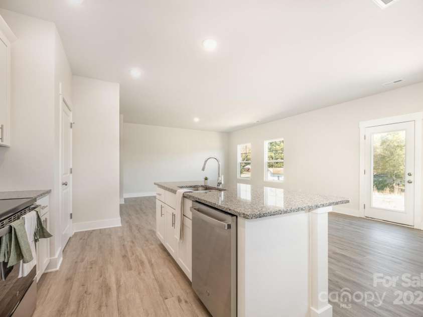 109 Silverwood Court, Mooresville, NC 28115.  MLS# CAR4320081, YatesRealty ID 32984. Kitchen