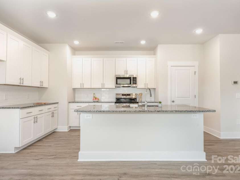 109 Silverwood Court, Mooresville, NC 28115.  MLS# CAR4320081, YatesRealty ID 32984. Kitchen