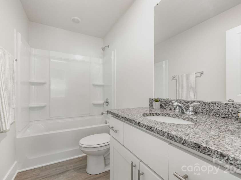 109 Silverwood Court, Mooresville, NC 28115.  MLS# CAR4320081, YatesRealty ID 32984. Main Bath 
