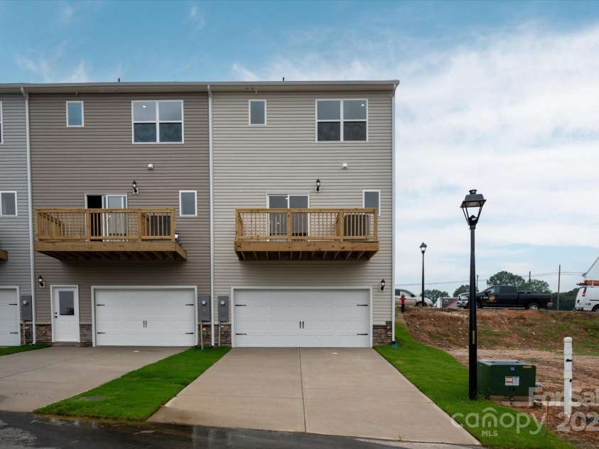 1990 Davidson Avenue, Gastonia, NC 28052.  MLS# CAR4287998, YatesRealty ID 32985. 