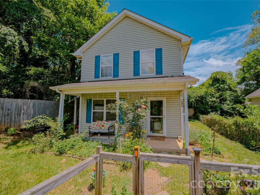 7 Dogwood Lane, Asheville, NC 28803.  MLS# CAR4391992, YatesRealty ID 32985. 