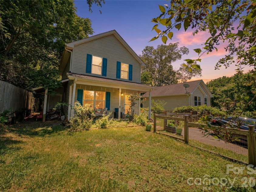 7 Dogwood Lane, Asheville, NC 28803.  MLS# CAR4391992, YatesRealty ID 32985. 
