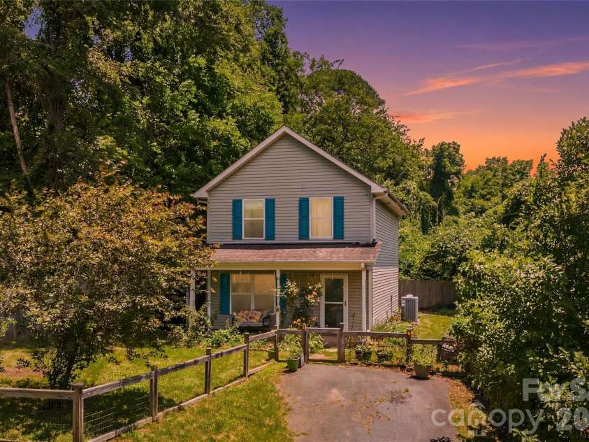 7 Dogwood Lane, Asheville, NC 28803.  MLS# CAR4391992, YatesRealty ID 32985. 