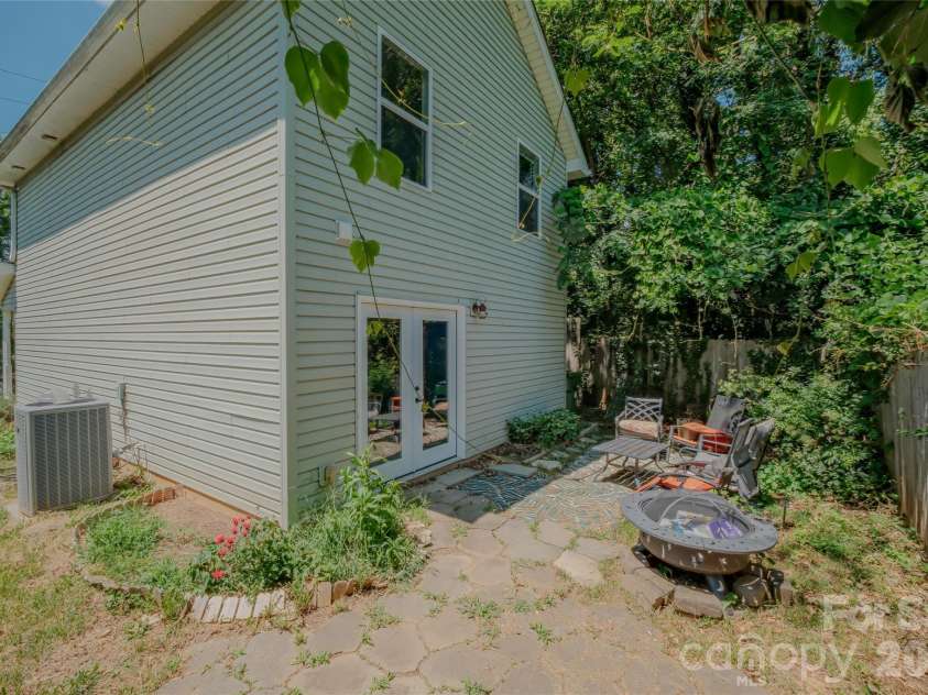 7 Dogwood Lane, Asheville, NC 28803.  MLS# CAR4391992, YatesRealty ID 32985. 