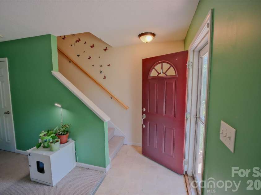 7 Dogwood Lane, Asheville, NC 28803.  MLS# CAR4391992, YatesRealty ID 32985. 