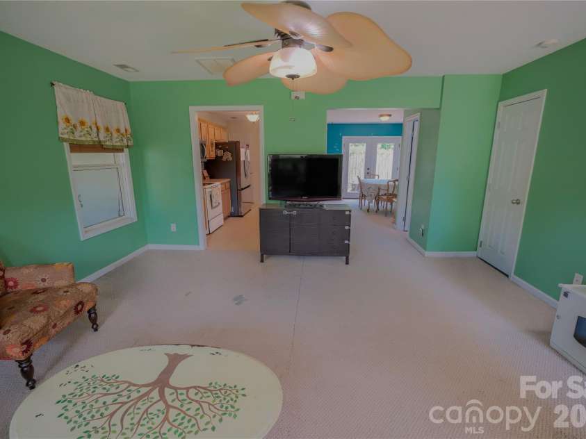 7 Dogwood Lane, Asheville, NC 28803.  MLS# CAR4391992, YatesRealty ID 32985. 