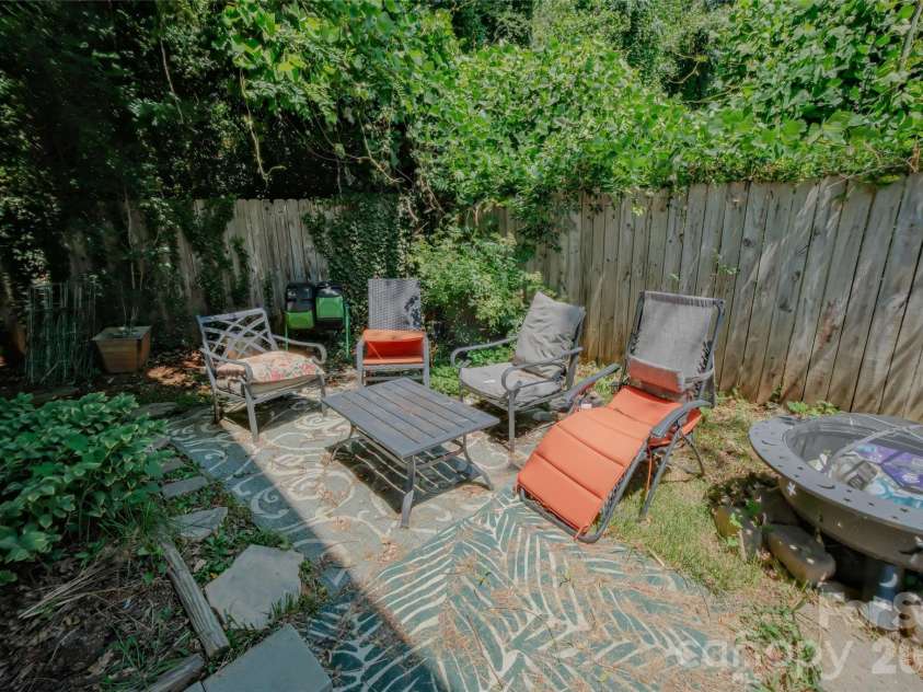7 Dogwood Lane, Asheville, NC 28803.  MLS# CAR4391992, YatesRealty ID 32985. 