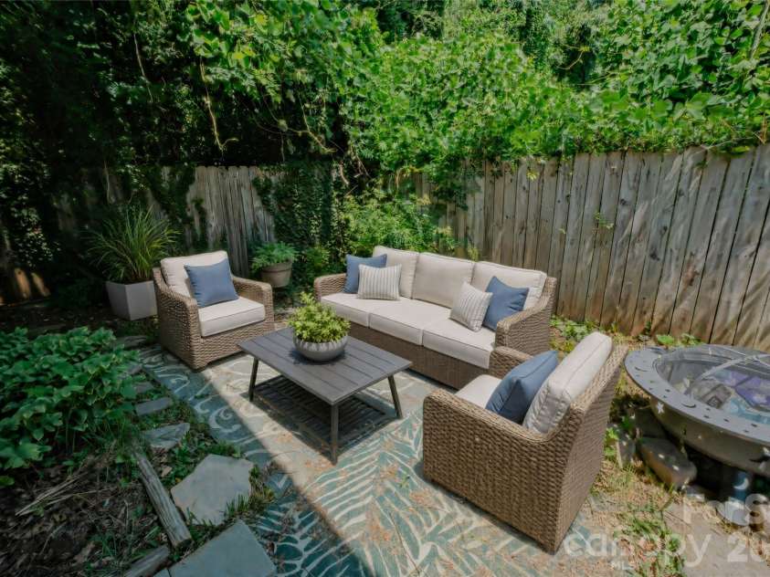7 Dogwood Lane, Asheville, NC 28803.  MLS# CAR4391992, YatesRealty ID 32985. 