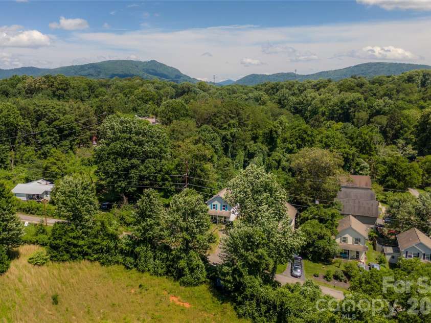 7 Dogwood Lane, Asheville, NC 28803.  MLS# CAR4391992, YatesRealty ID 32985. 