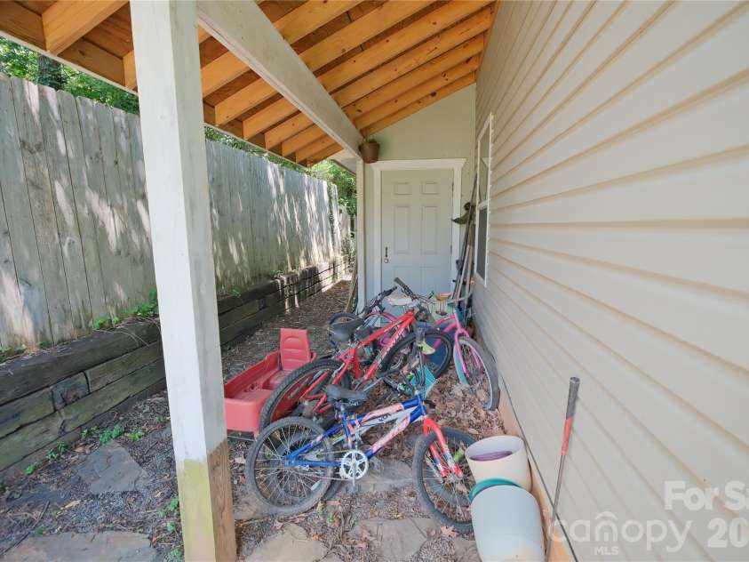 7 Dogwood Lane, Asheville, NC 28803.  MLS# CAR4391992, YatesRealty ID 32985. 