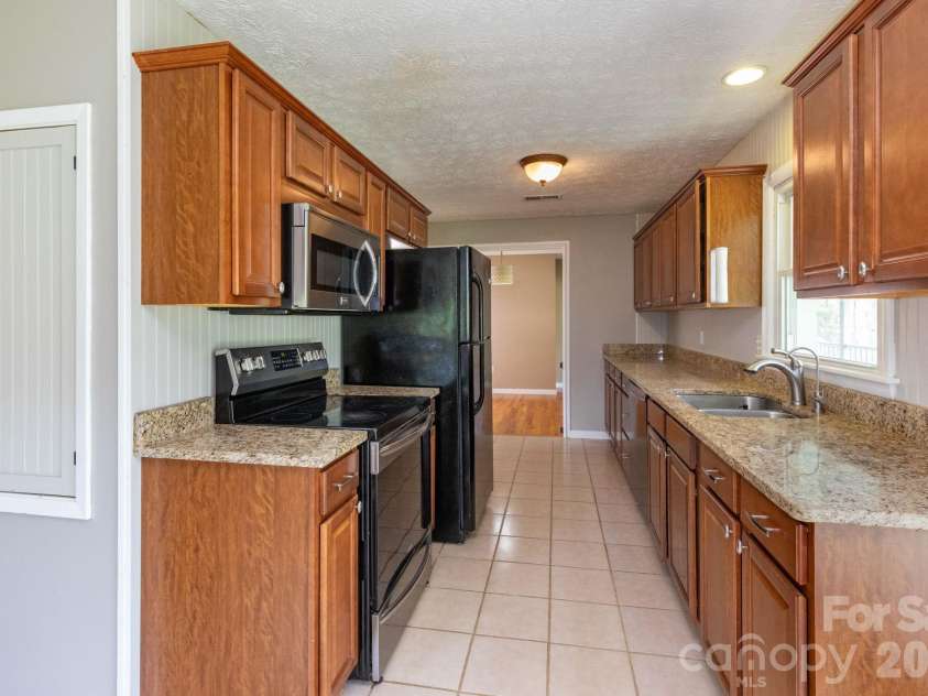 41 Kennedy Road, Weaverville, NC 28787.  MLS# CAR4395520, YatesRealty ID 32986. 