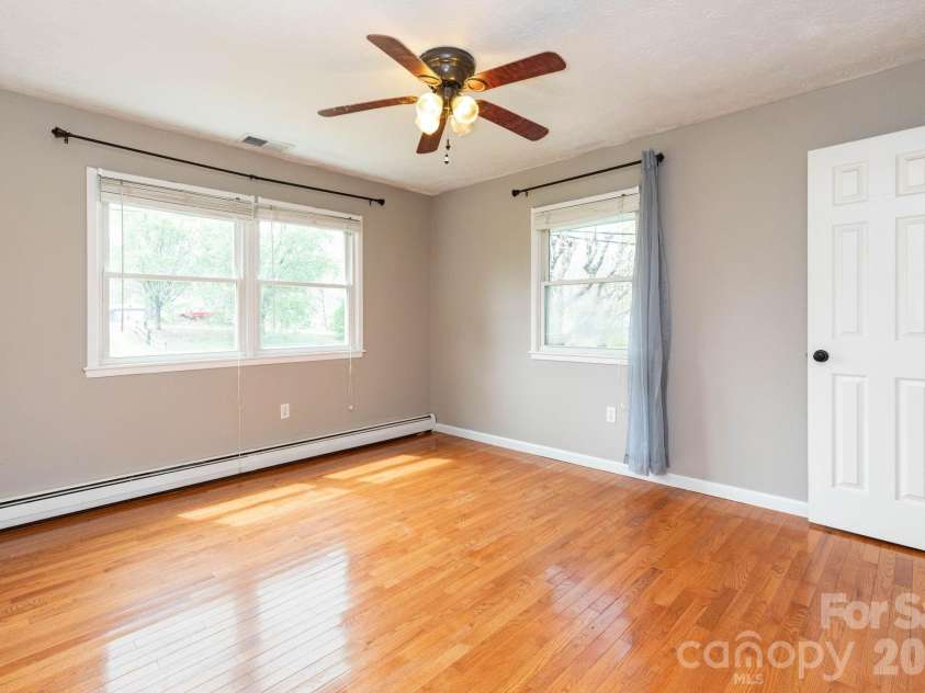 41 Kennedy Road, Weaverville, NC 28787.  MLS# CAR4395520, YatesRealty ID 32986. 