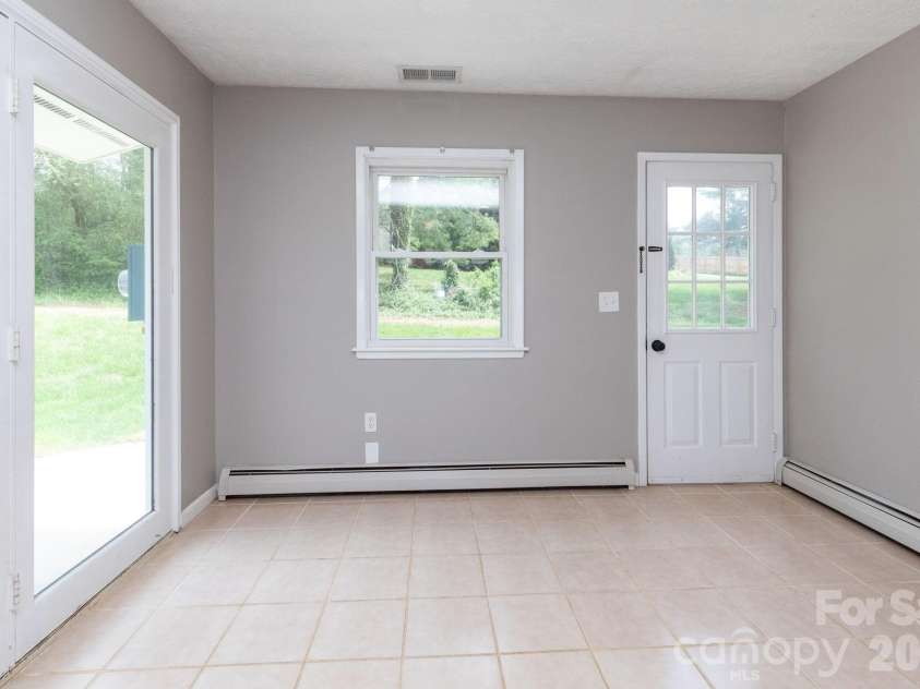 41 Kennedy Road, Weaverville, NC 28787.  MLS# CAR4395520, YatesRealty ID 32986. 