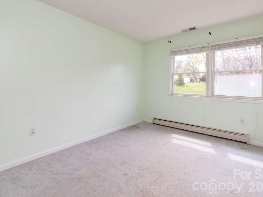 41 Kennedy Road, Weaverville, NC 28787.  MLS# CAR4395520, YatesRealty ID 32986. 