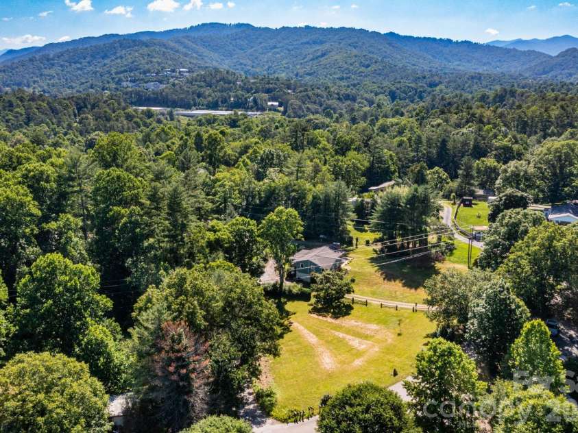 41 Kennedy Road, Weaverville, NC 28787.  MLS# CAR4395520, YatesRealty ID 32986. 
