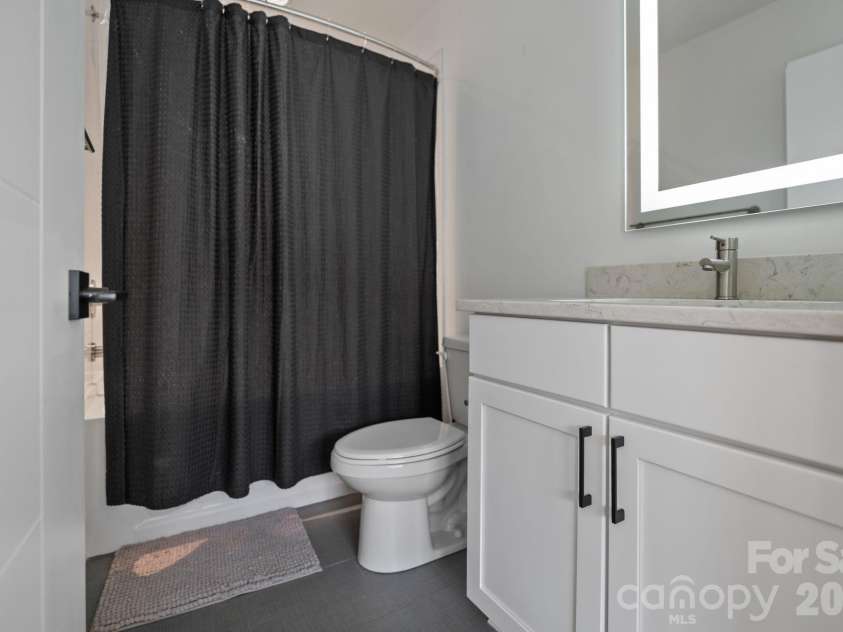 1935 Trade Street, Charlotte, NC 28216.  MLS# CAR4393719, YatesRealty ID 32987. En Suite Bathroom on 3rd Level