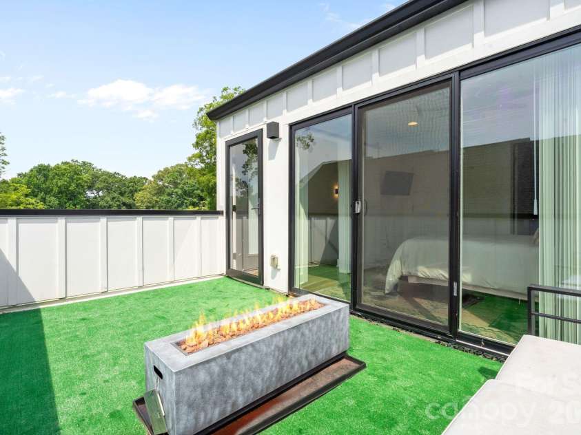 1935 Trade Street, Charlotte, NC 28216.  MLS# CAR4393719, YatesRealty ID 32987. Rooftop Terrace